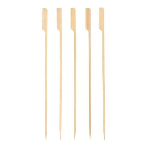 Fünf PAPSTAR Grill-Spieße "pure" aus Holz (25 cm) von PAPSTAR GmbH mit flachem, abgeschrägtem Kopf und spitzer Spitze liegen nebeneinander auf weißem Hintergrund. Ideal für BBQ und Grillpartys, erhältlich im Papptray (150 Stück).