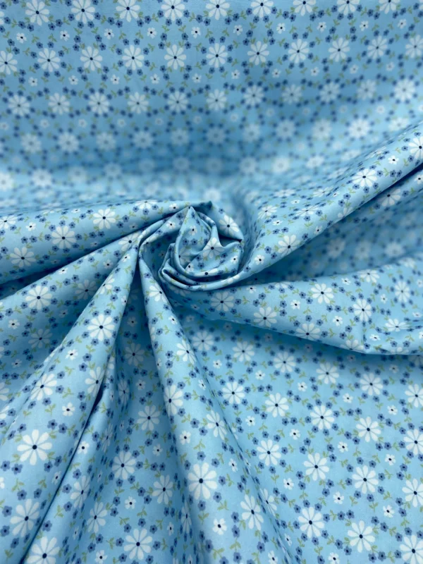 0,5 m Baumwoll-Webware geblümt hellblau/weiß „Emilie“ Vintage Mood