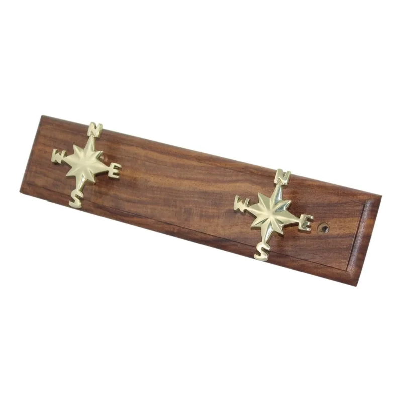 Hakenleiste Windrosen – maritime Garderobe aus Messing auf Holz