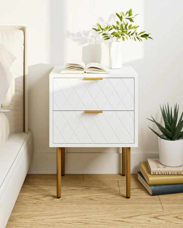 Moderne Nachtkommode mit Schubladen in Weiß und Gold