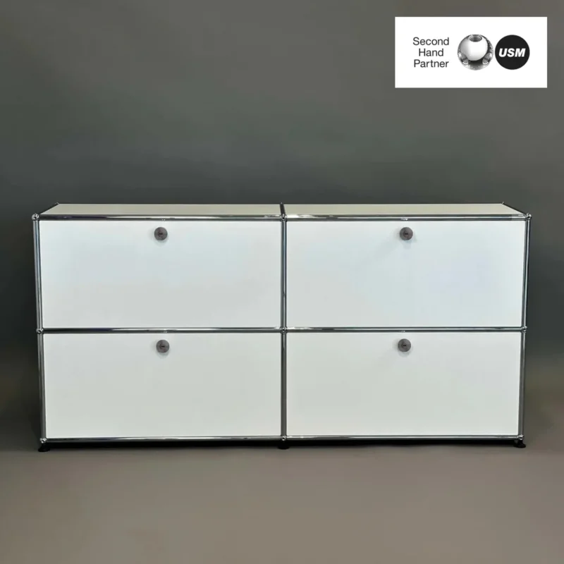 USM Haller weißes Sideboard 2x2 mit 4 Klappen und verchromtem Rahmen