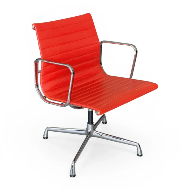 Vitra EA 108 Bürostuhl in leuchtendem Orange Leder mit verchromtem, drehbarem Gestell.