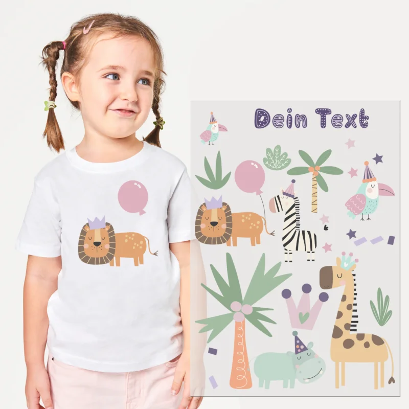 Mädchen in weißem T-Shirt mit Löwenmotiv, bunte Tierillustrationen.