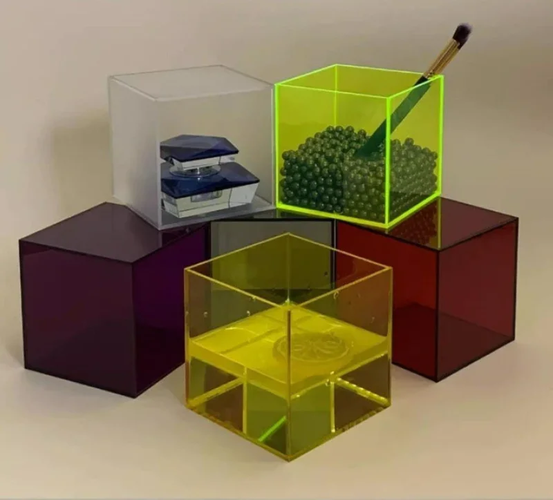 Farbenfrohe Acryl-Vitrine VitrinaLight – für Sammlerstücke und Accessoires