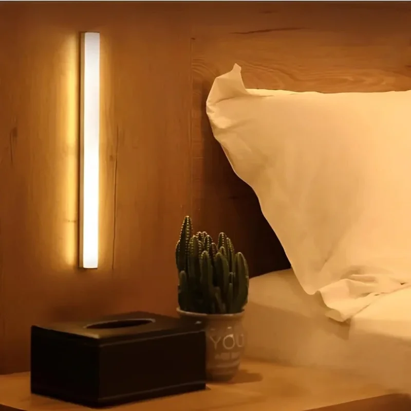 Bewegungsgesteuertes LED-Band mit Warmlicht für Innenräume